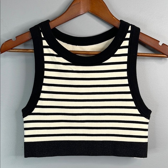 Offline By Aerie NWT Seamless High Neck Sports Bra Black Ivory Striped Size M - Picture 11 of 11